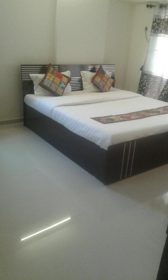 Poonam Hieghts Bed & Breakfast Mumbai Exterior photo