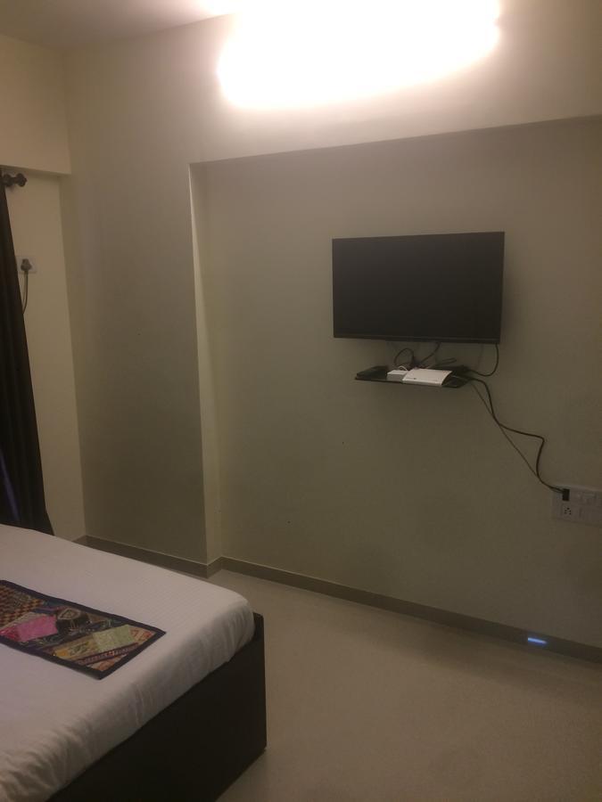Poonam Hieghts Bed & Breakfast Mumbai Exterior photo