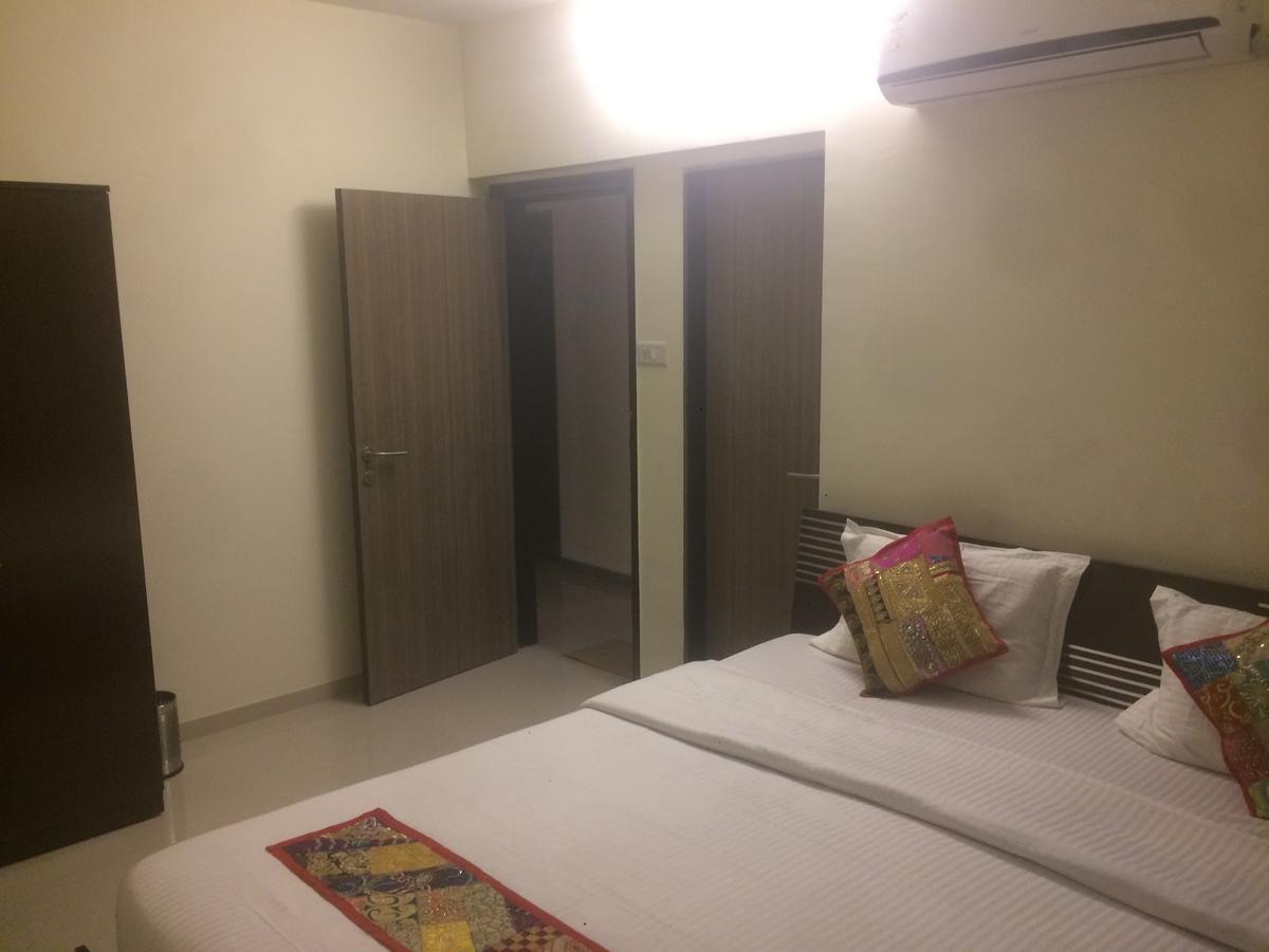 Poonam Hieghts Bed & Breakfast Mumbai Exterior photo